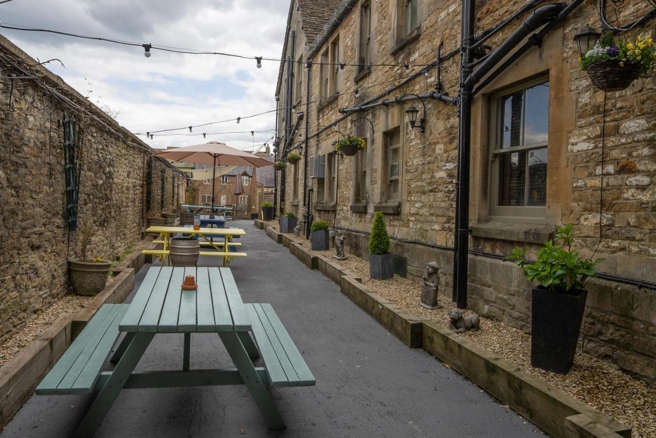 White Hart Hotel Cricklade Exterior photo