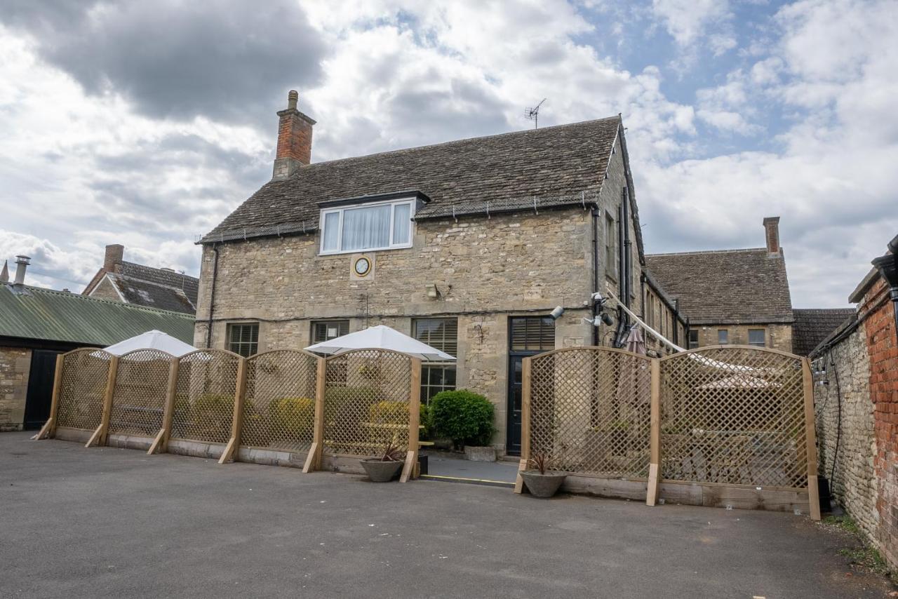 White Hart Hotel Cricklade Exterior photo