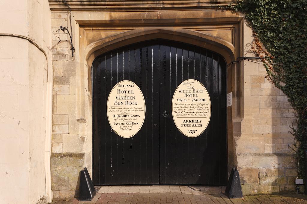 White Hart Hotel Cricklade Exterior photo